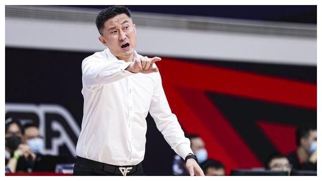 张小迪表示,做个凡人,不求新鲜刺激,只求平稳安全。
